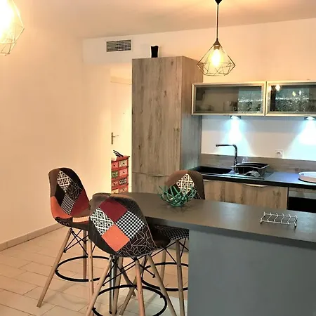 Centre Les Pins 1 Bedroom With Ac, Swimming Pool And Parking Apartment