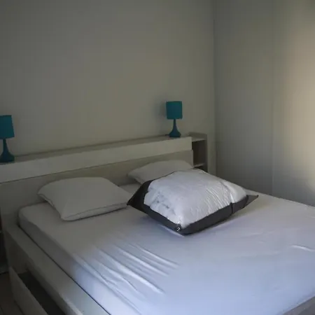 Centre Les Pins 1 Bedroom With Ac, Swimming Pool And Parking *