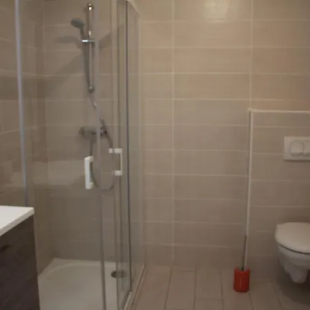 Centre Les Pins 1 Bedroom With Ac, Swimming Pool And Parking * Juan-les-Pins