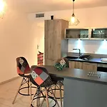 Centre Les Pins 1 Bedroom With Ac, Swimming Pool And Parking Lejlighed