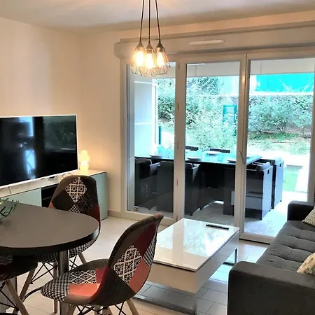 Centre Les Pins 1 Bedroom With Ac, Swimming Pool And Parking Lejlighed *