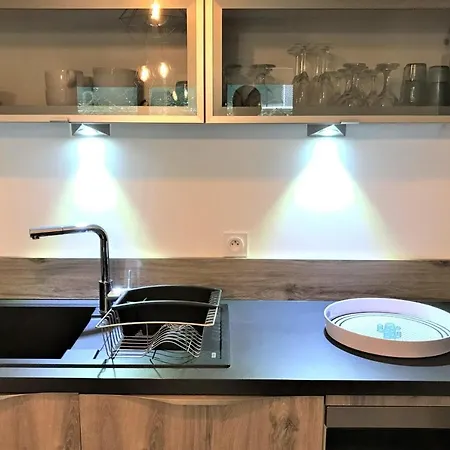 Centre Les Pins 1 Bedroom With Ac, Swimming Pool And Parking Apartmán