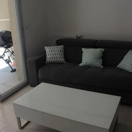 Centre Les Pins 1 Bedroom With Ac, Swimming Pool And Parking Апартаменти *