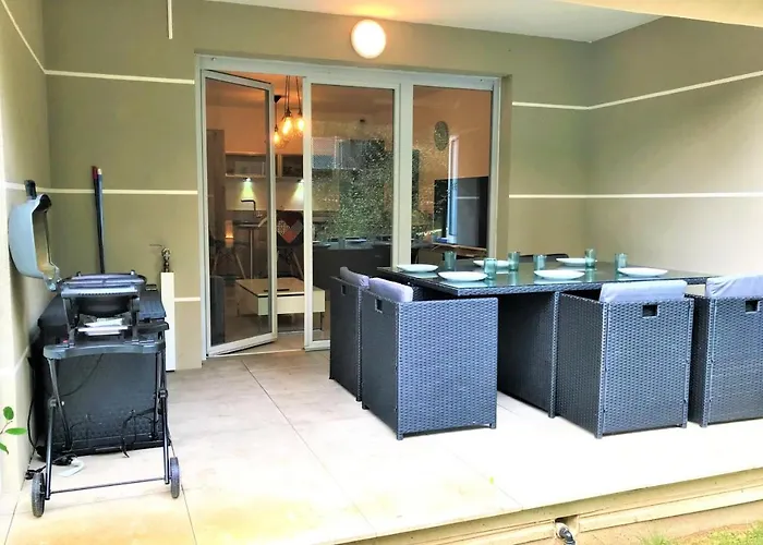 Centre Les Pins 1 Bedroom With Ac, Swimming Pool And Parking