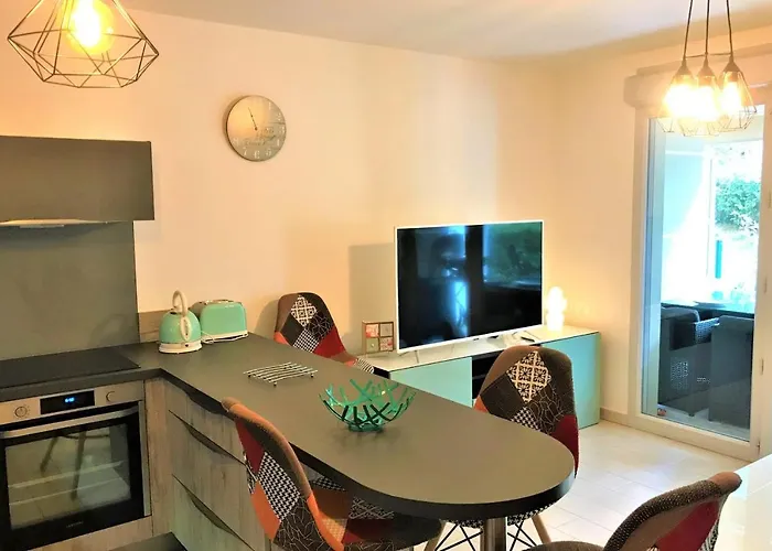 Appartamento Centre Les Pins 1 Bedroom With Ac, Swimming Pool And Parking *