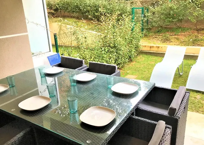 Centre Les Pins 1 Bedroom With Ac, Swimming Pool And Parking