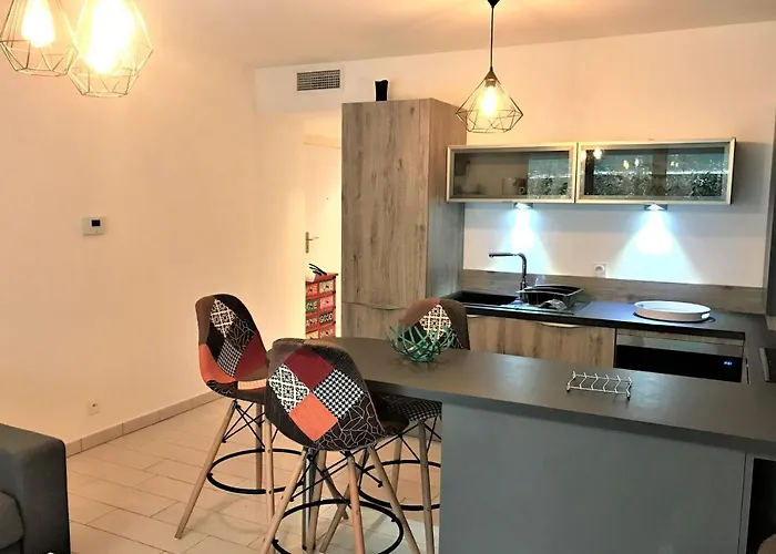 Centre Les Pins 1 Bedroom With Ac, Swimming Pool And Parking Apartment