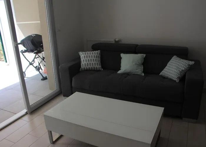 Centre Les Pins 1 Bedroom With Ac, Swimming Pool And Parking Appartamento *