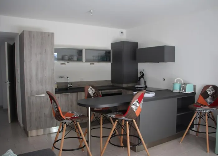 Centre Les Pins 1 Bedroom With Ac, Swimming Pool And Parking Appartamento